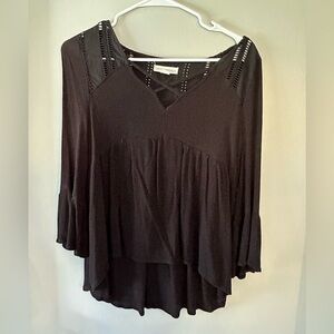 Black criss cross flare 3/4 sleeve shirt